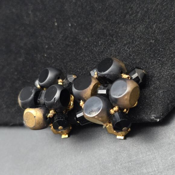 Signed Eugene Black Beaded Cluster Clip On Earrings Brushed Gold Tone Vintage - Picture 2 of 6